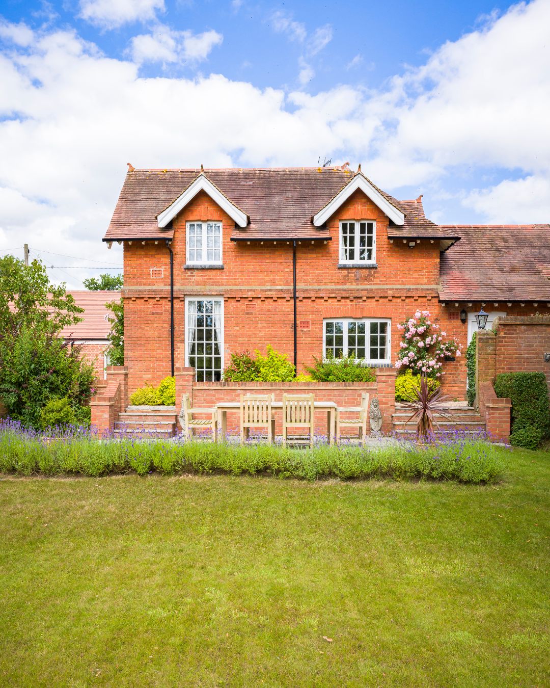 Large holiday cottages UK — ideal for family gatherings and group breaks